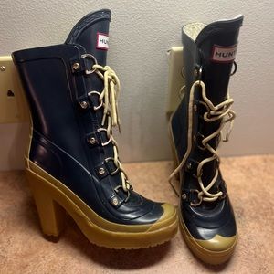 SOLD.Hunter Gabby Boots sz 6